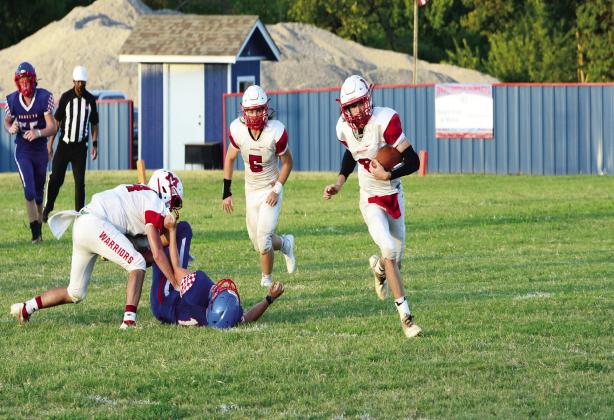 Warrior Bo Green scrambles around the end of the Bray-Doyle line in last week’s game. News Star photo by Denny Park