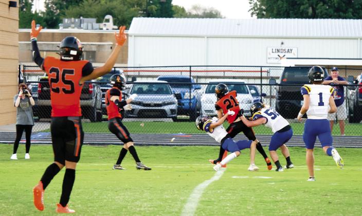 Lindsay senior Bentley Kesler scores a touchdown in the victory over Dibble 47-6. News Star photo by Kristy Schrader