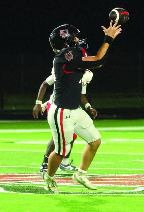Pauls Valley’s Lincoln Alberston hauls in a pass during Friday’s action against Idabel. Photo by Mike Arie
