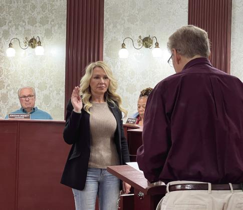 Amy Richey takes the oath of office Tuesday evening after she was appointed to Pauls Valley’s city council. She fills a position that has been vacant since councilman Eric Smith resigned in September. News Star photo by Suzanne Mackey
