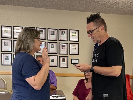 Stratford Mayor Sean McKinney swore in Tonia Jones (left) as town clerk during a special meeting of the Stratford Board of Trustees Aug. 29. Jones will replace town clerk-town administrator Karen Lambert, who recently stepped down from the position.
