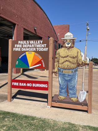 Signage outside the Pauls Valley Fire Station indicates extreme fire danger conditions are currently present and an active burn ban is in place. News Star photo by Suzanne Mackey.