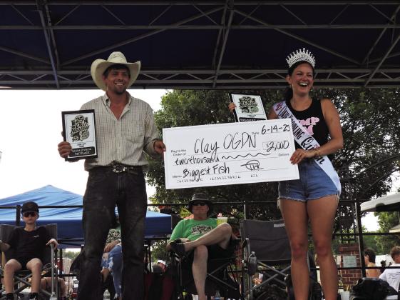 Clay Ogden (left) claimed the 2025 Okie Noodling Tournament title Saturday with a fish weighing in at over 63 pounds. Jasmine Pankratz (right) was crowned this year’s Okie Noodling Queen and helped present the top noodlers with their awards.