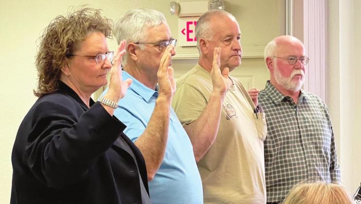 Lindsay swears in new council members