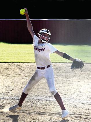 Paxtyn Mooney throws a pitch during a game at Stratford’s Junior High Tournament Saturday. The Lady Savages beat Stratford 6-4 in first-round play, then lost to Dibble 7-1 in the second round. They rallied in the third round to beat Linday 5-3 and take third place in the tournament. News Star photo by Don Coffey