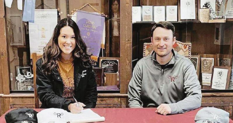 Karli Schwerdtfeger signs with Redlands Community College