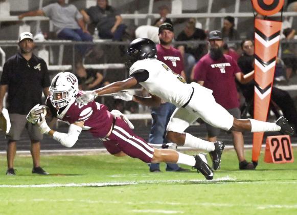 Wynnewood‘s Gabe Maddox dives for the goal line Friday night as the Savages routed the Allen Mustangs 31-14. News Star photo by Don Coffey