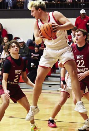 Wynnewood’s #2 Jett Anderson and #22 Cache Mooney look to steal the rebounded ball from Davis during the Savages’ 57-40 win over Davis. News Star photo by Don Coffey
