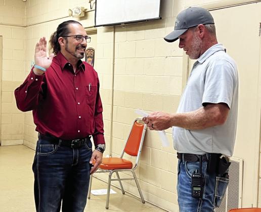 Eric Catman (left) was appointed to fill a vacant seat on the Maysville Town Board of Trustees earlier this month. Catman was sworn in by Maysville Police Chief Doug Jolley (right) during a Maysville Town Board meeting Monday night. News Star photo by Suzanne Mackey