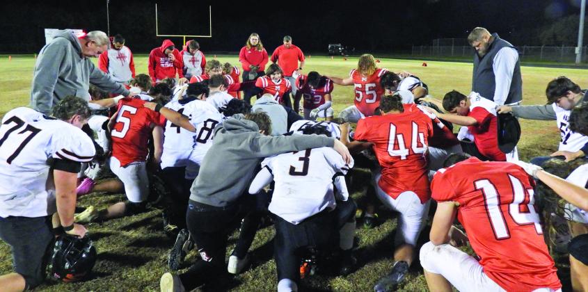 Players from Maysville and Watts came together for a post-game prayer after the first round of OSSAA playoffs Nov. 15. The Warriors defeated Watts, 68-20, moving into the second round this week to play Tyrone at home. Tyrone is 8-2 on the season and advance to the second playoff round after beating Geary, 56-6. News Star photo by Chris Mackey
