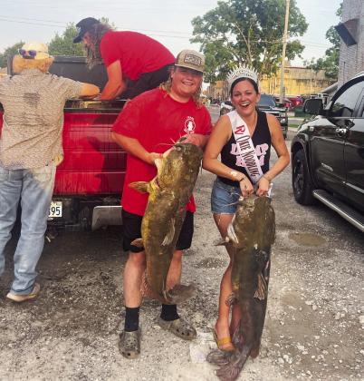 2025 Okie Noodling Queen Jasmine Pankratz poses with one of the contestants following weigh in at the Okie Noodling Tournament June 14. Photo courtesy of Rachel Slathar