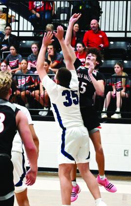 Pauls Valley’s Colby Barrett (15) takes a jump shot during the Pauls Valley JV game against the Dickson Comets at the Charles K. Heatley Classic last weekend. News Star photo by Don Coffey