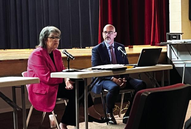 Brenda Holt, Forensic Audit Division director, and Jerry McGinnis, investigative auditor, both with the State Auditor and Inspector’s Office, went over the findings of the forensic audit report and answered questions from local residents at a public meeting in Wynnewood Tuesday evening.