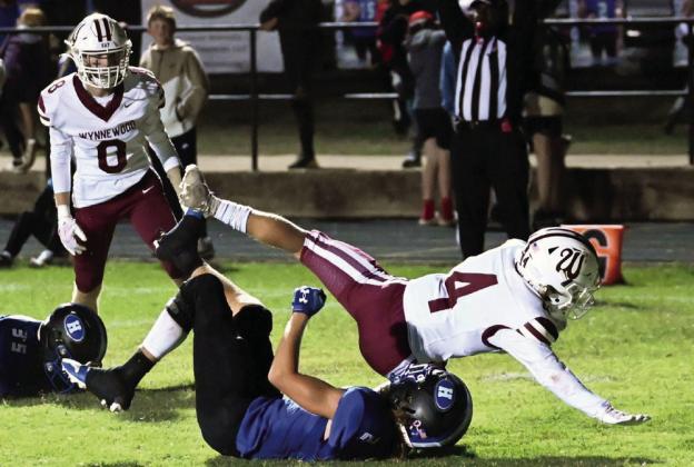 Wynnewood’s Deagan Dixon stretches across the goal line for a touchdown in last week’s 16-7 win over Healdton. News Star photo by Don Coffey
