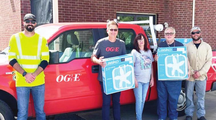 (Left to Right) OG&amp;E Lineman Kael Guthrie, OG&amp;E Community Affairs Manager Richard Delano, Pauls Valley Senior Center Director Sherri Thomas, OG&amp;E Community Outreach Coordinator John Koons and OG&amp;E Lineman Clint Hawkins pose outside of the Pauls Valley Senior Center before distributing electric fans to local seniors to help them battle the summer heat. Photo courtesy of OG&amp;E