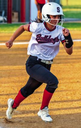 Stratford’s Addison Owens hustles to first base Monday against Wynnewood. Photo Courtesy of Donny Carter