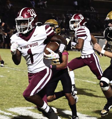 Wynnewood’s Marques Williams runs thru the Panther defense for a touchdown in the Savages’ 48-0 win over Okemah. News Star photo by Don Coffey
