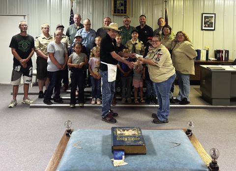 Wynnewood freemasons and cub scouts gathered this week for a check presentation. Roger Poyner, worshipful master of Wynnewood Masonic Lodge 40, presented Jana Smith, scout leader for Wynnewood Cub Scout Pack 79, with a fundraising check after the two organizations partnered May 8 for a very sucessfull pulled pork sandwich fundraiser in downtown Wynnewood. Courtesy photo