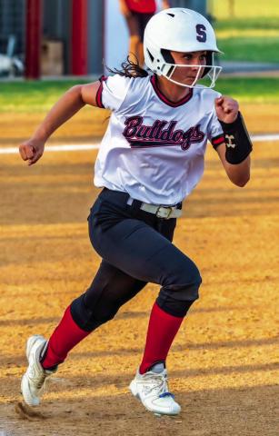 Stratford’s Addison Owens hustles to first base Monday against Wynnewood. Photo Courtesy of Donny Carter