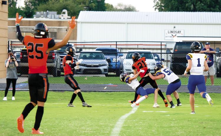 Lindsay senior Bentley Kesler scores a touchdown in the victory over Dibble 47-6. News Star photo by Kristy Schrader
