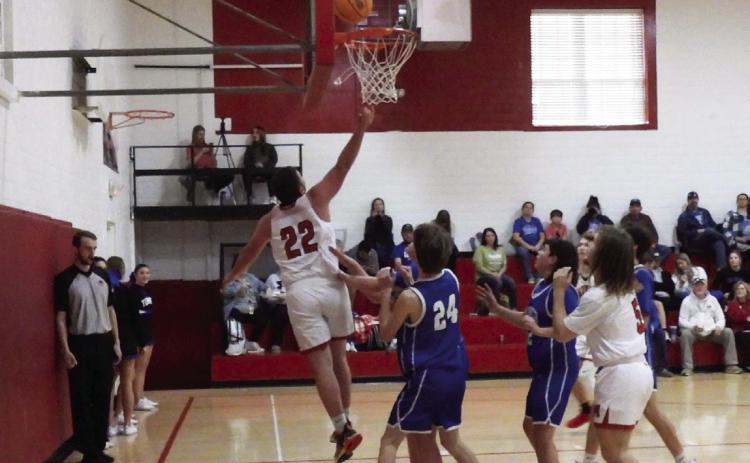 Maysville’s Seth Hillis takes the easy layup against Turner last week. News Star photo by Chris Mackey