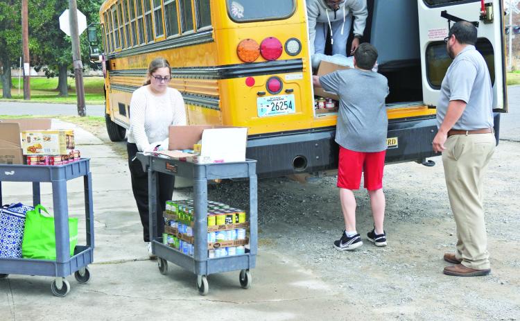 Whitebead students donate to local food pantry