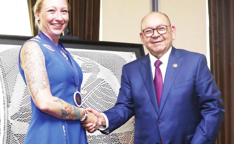Chickasaw Nation Governor Bill Anoatubby presents Chickasaw artist Tyra Shackleford “Best of Show” honors for the 2022 Artesian Arts Festival, June 25, in downtown Sulphur, Oklahoma.