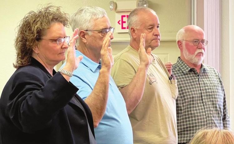 Lindsay swears in new council members