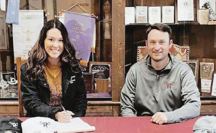 Karli Schwerdtfeger signs with Redlands Community College
