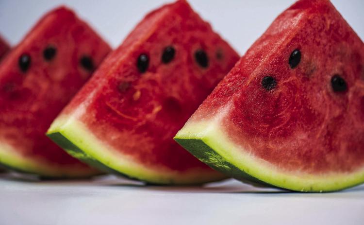 Helpful tips for picking and cutting watermelon