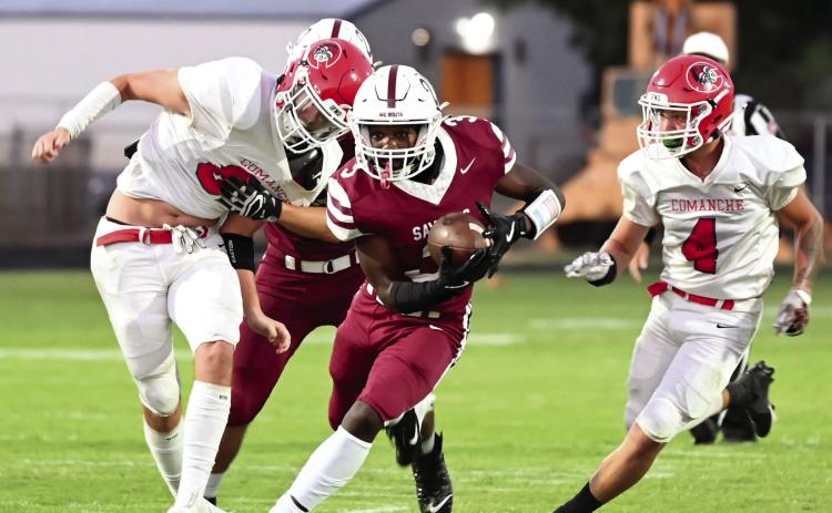 Wynnewood‘s Luke Stevenson breaks free for a touchdown in the the Savages’ 27-8 win over Comanche 27-8. Wynnewood will welcome Tishomingo tonight (Sept. 13). Tishomingo lost 34-0 last Friday to the Prairiland, Texas, Patriots 34-0. News Star photo by Don Coffey