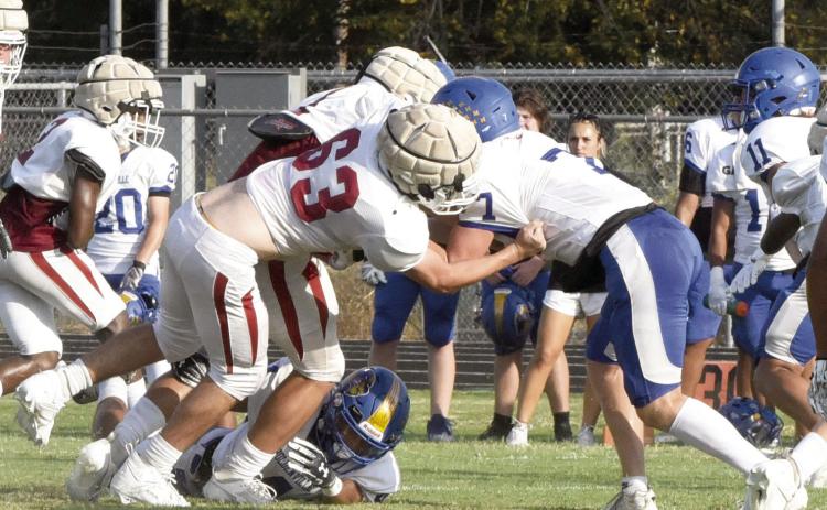 Wynnewood’s offensive line struggled early in their scrimmage against Holdenville Aug. 24. News Star photo by Don Coffey