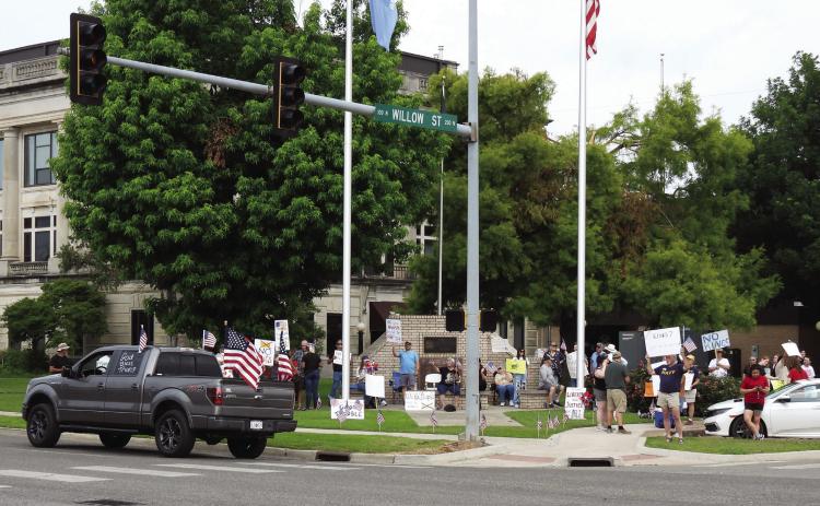 No Kings protest draws two crowds in PV Saturday