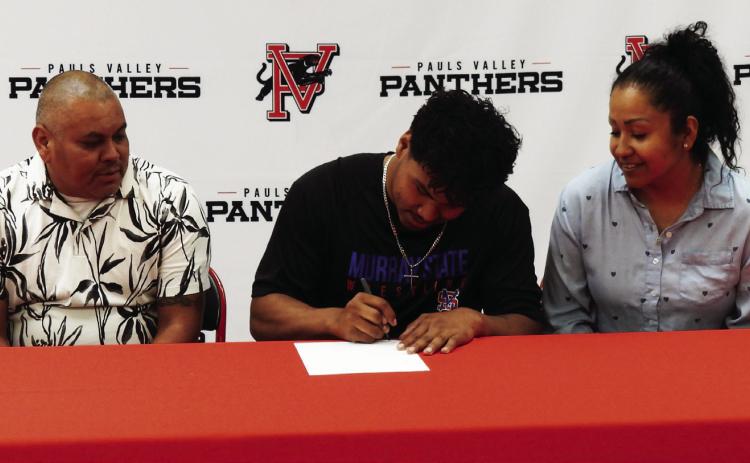 Flanked by his parents, Mason Anthony signs a letter of intent to wrestle at Murray State College. View more photos of this event at www.gcnewsstar.com. News Star photo by Chris Mackey