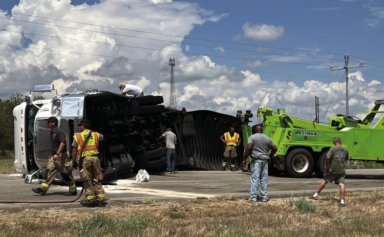 Semitrailer accident closes highway