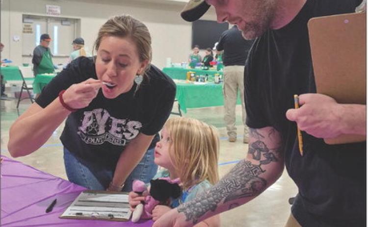 4-H Food Showdown judges Katie Sparks and Chris Hurley sample Angel Sweet Cakes, an original creation by Stratford Cloverbuds Janney Wright and Raylinn Noland, during Tuesday’s competition. Photo courtesy of Tracie Mullendore
