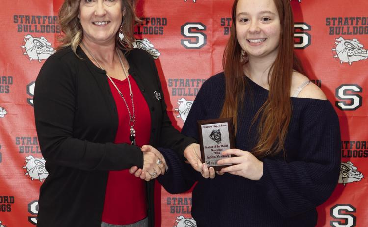 Ashlyn Mounsey was recently named Student of the Month for November at Stratford High School. Mounsey is the daughter of LeaAnne Hinkle. Her award was presented by Dina Henley from Oklahoma Heritage Bank. Courtesy photo