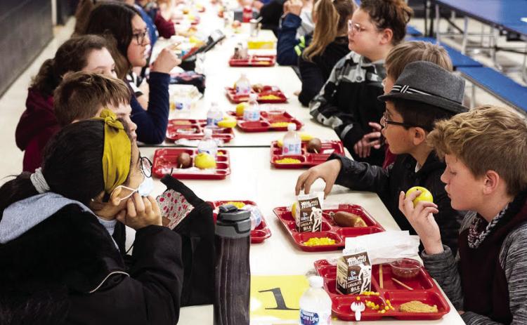 Weatherford elementary students are seen eating lunch in the school's cafeteria. (Whitney Bryen/Oklahoma Watch)